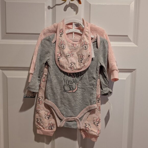 NWT Baby Girls' Disney Minnie Mouse 4pc set - Light Pink 6-9 month Gift Set - Picture 3 of 8
